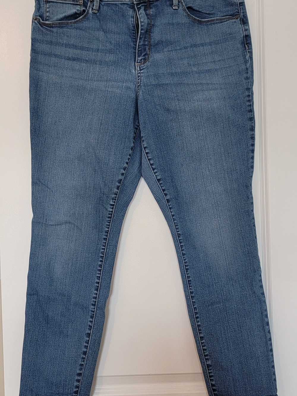 Universal Thread Skinny Jeans in Mid Blue Wash